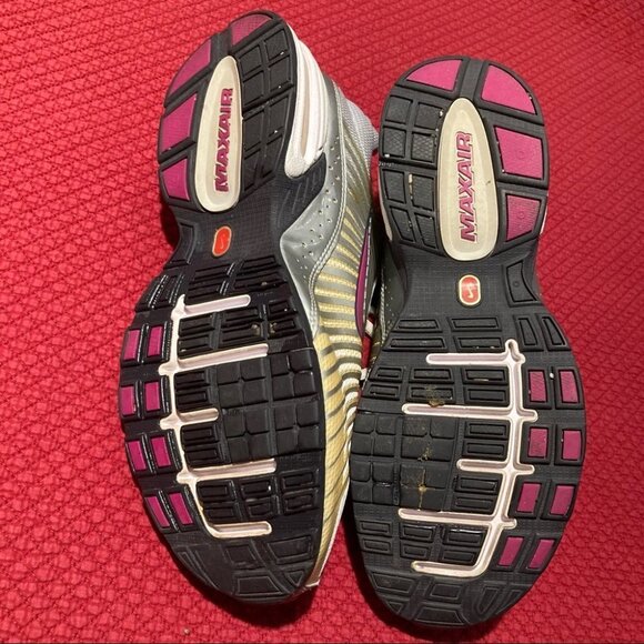 NIKE Sz 9  Torch 5 Air Max Sneakers Sz 9 - Picture 7 of 9